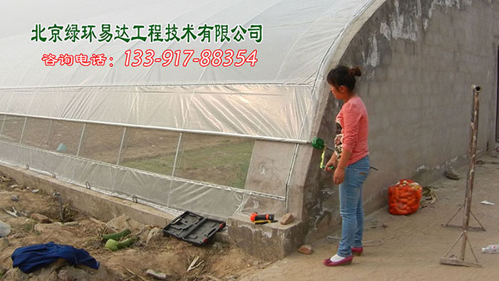 温室大棚放风口安装 大棚卷膜机安装 大棚放风机放风口